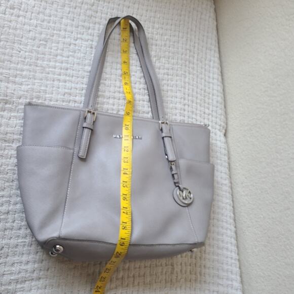 Michael Kors Gray Shoulder Bag with Saffiano Leather - Picture 7 of 8